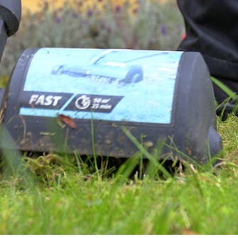 Mose i gressplenen: Moserivens pigger river opp mosen Mose i gressplenen: Moserivens pigger river opp mosen